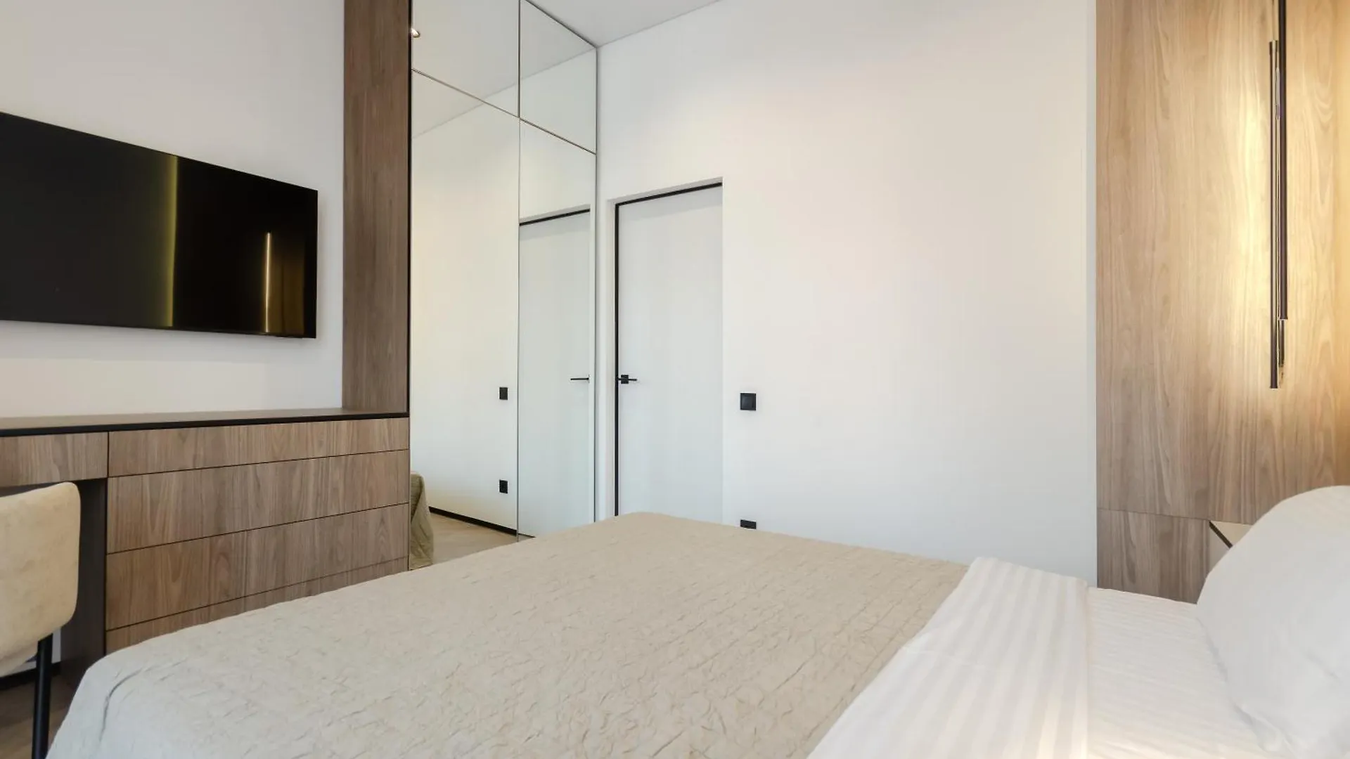 Petrovdom Apartment 02-76A In Rc Pechersk Plaza, Mykhaila Boichuka 17 Kyjev