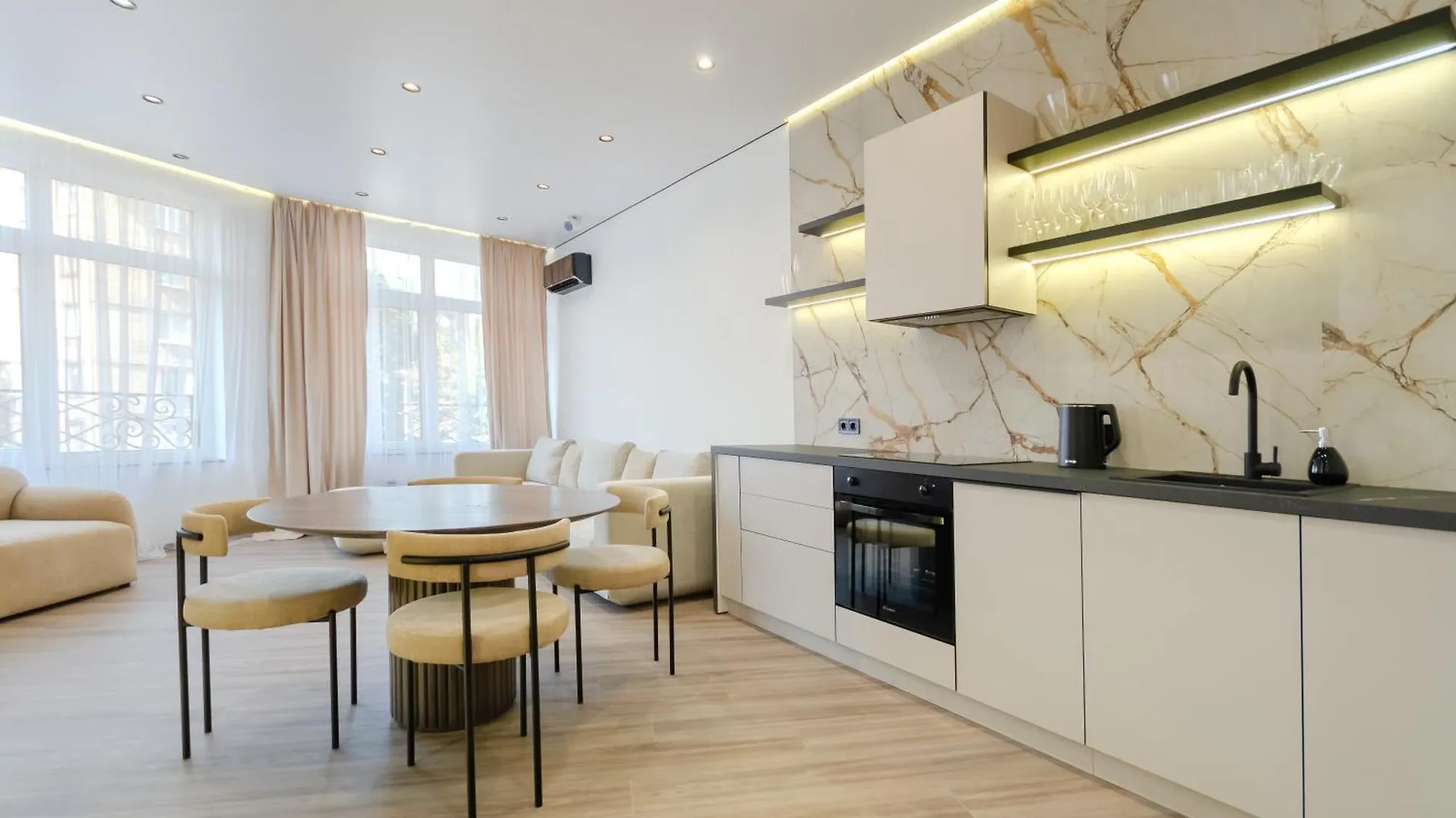 Petrovdom Apartment 02-76A In Rc Pechersk Plaza, Mykhaila Boichuka 17 Kyjev 0*,  Ukrajina