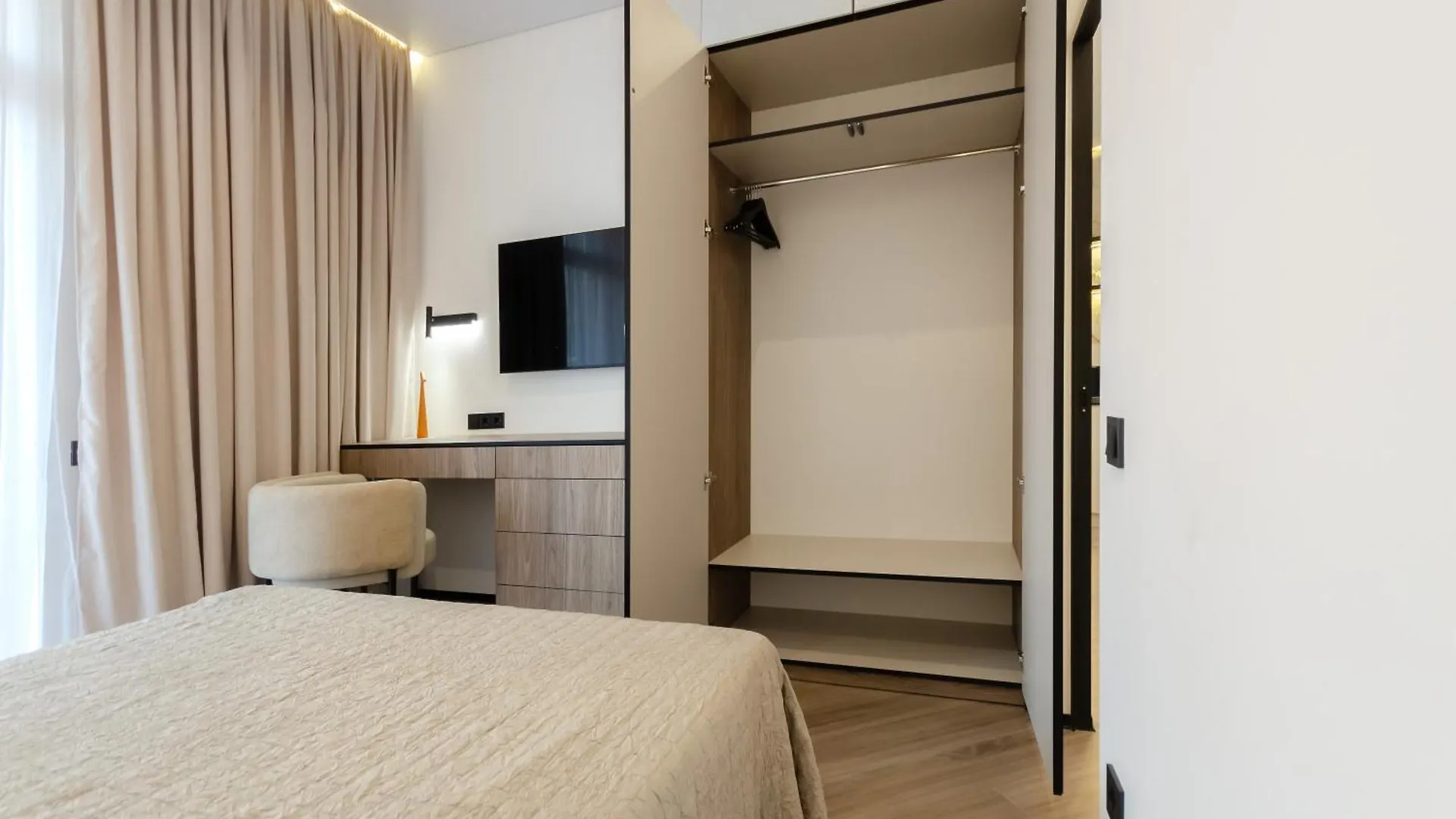 Petrovdom Apartment 02-76A In Rc Pechersk Plaza, Mykhaila Boichuka 17 Kyjev