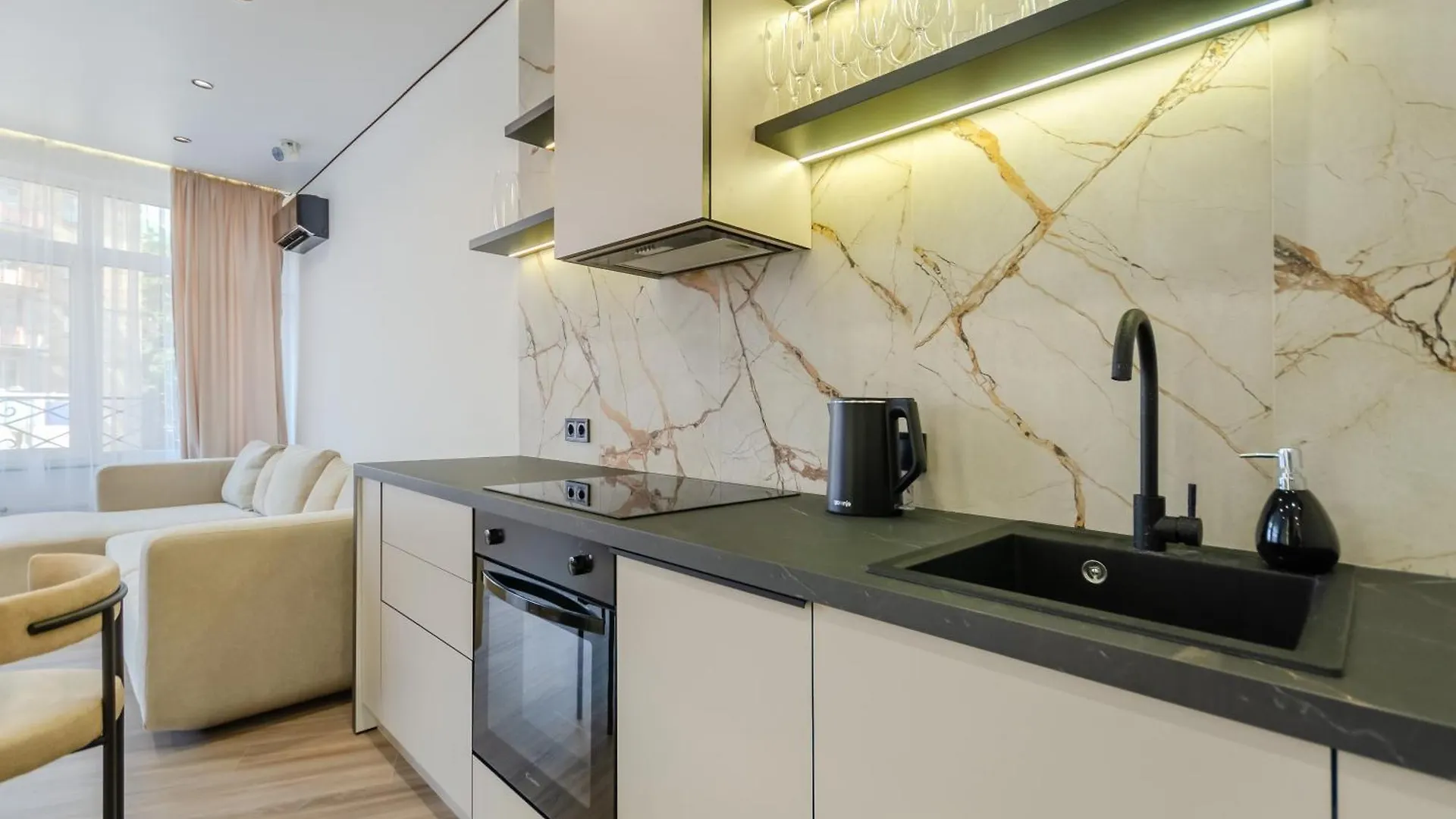 Petrovdom Apartment 02-76A In Rc Pechersk Plaza, Mykhaila Boichuka 17 키예프
