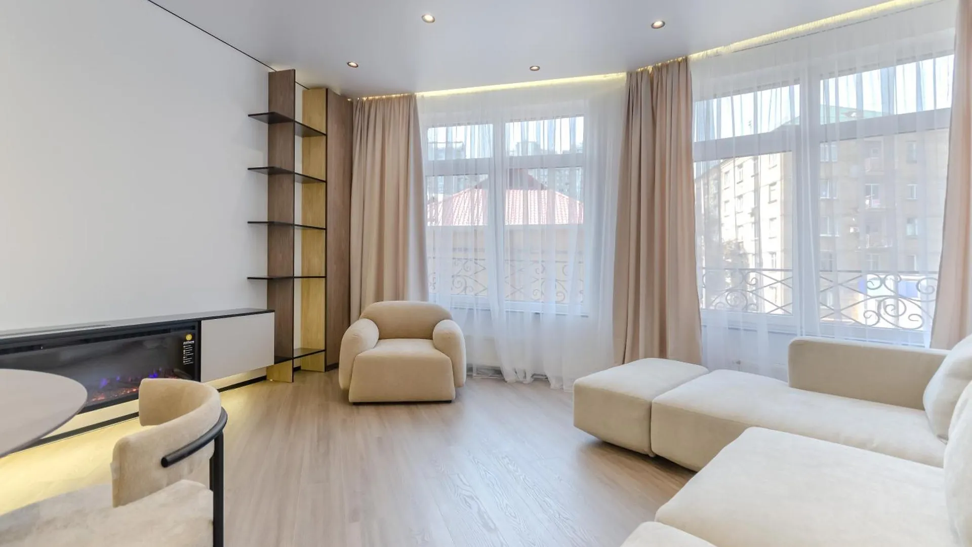 Petrovdom Apartment 02-76A In Rc Pechersk Plaza, Mykhaila Boichuka 17 키예프